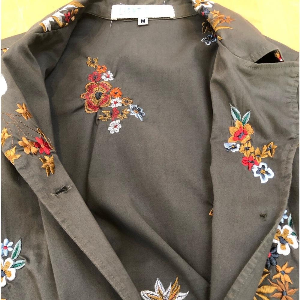 Floral Embroidered Army Green Duster Coat, Vintage Women’s Size Medium